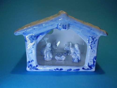 Albisola ceramics Art - Nativity style Antique Savona. Full of the Holy Family, ox and donkey. The figures are movable.